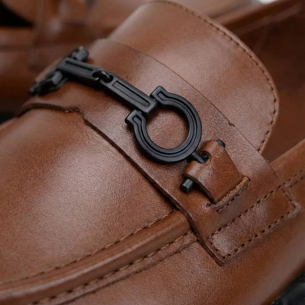 Mocassim Plataform Marrom com Fivela
